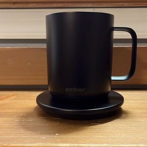 Ember 10 oz Temperature Control mug.Durable black stainless steel.Never used.